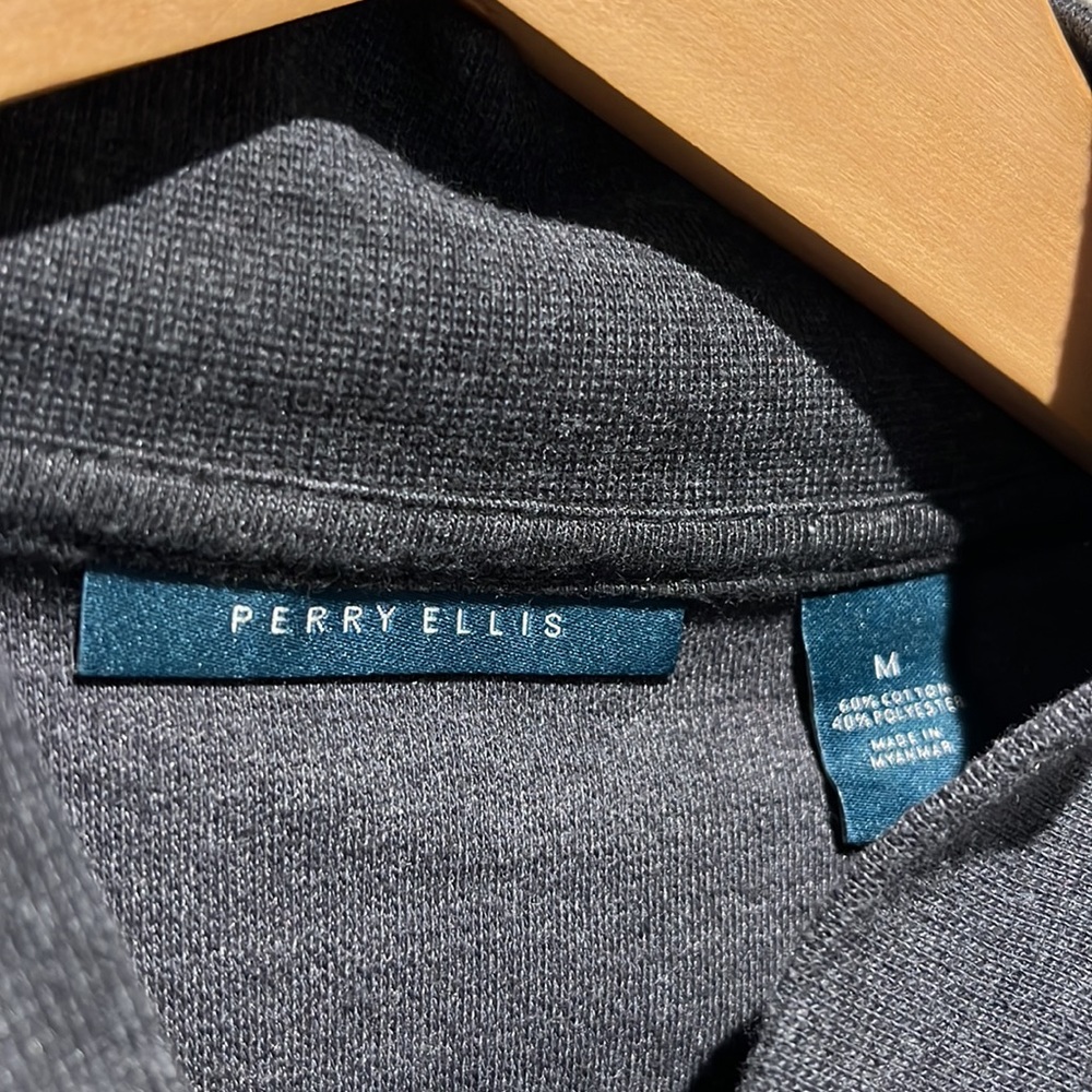 Perry Ellis sweater - Picture 3 of 5